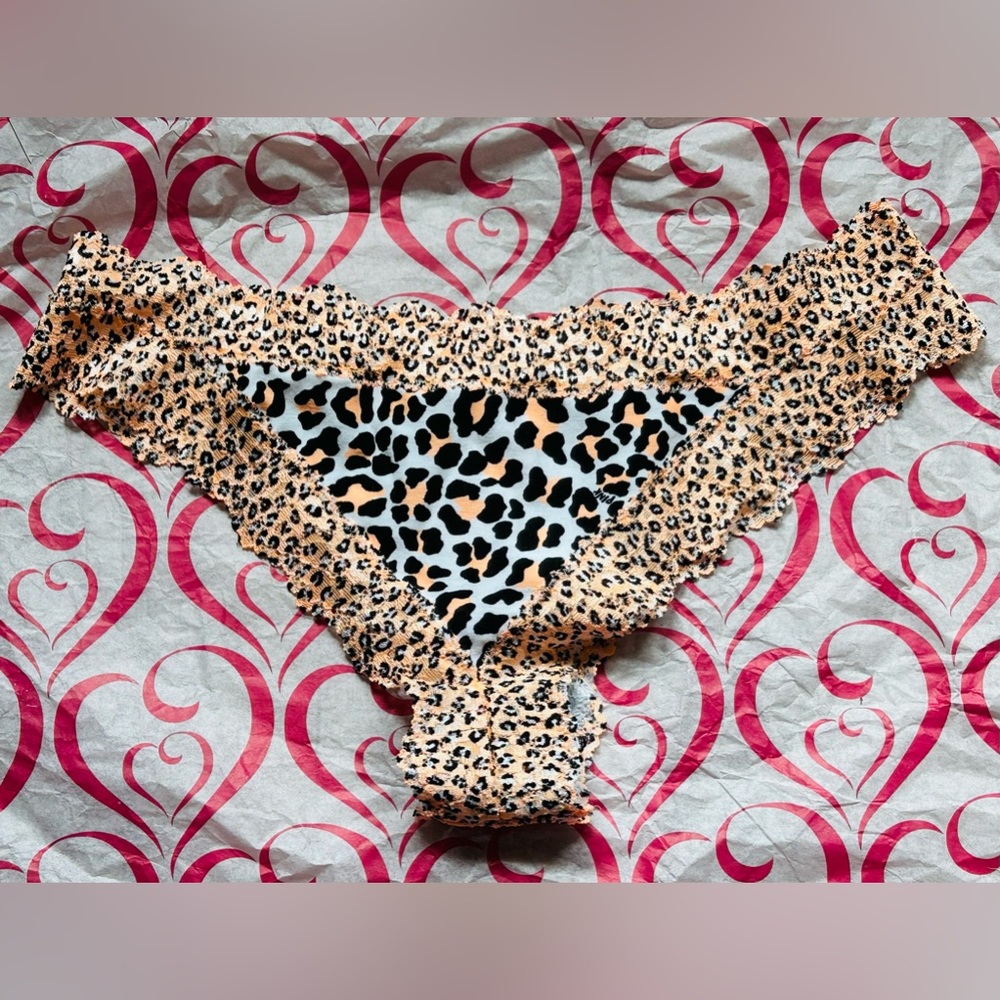 ‼️SOLD‼️NWT VS PINK underwear cotton & lace Thong Tanga cheeky leopard panty M